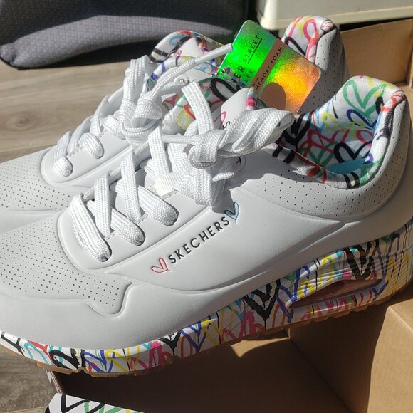 NWT Skechers LOVING LOVE sneakers US8 - Picture 1 of 7